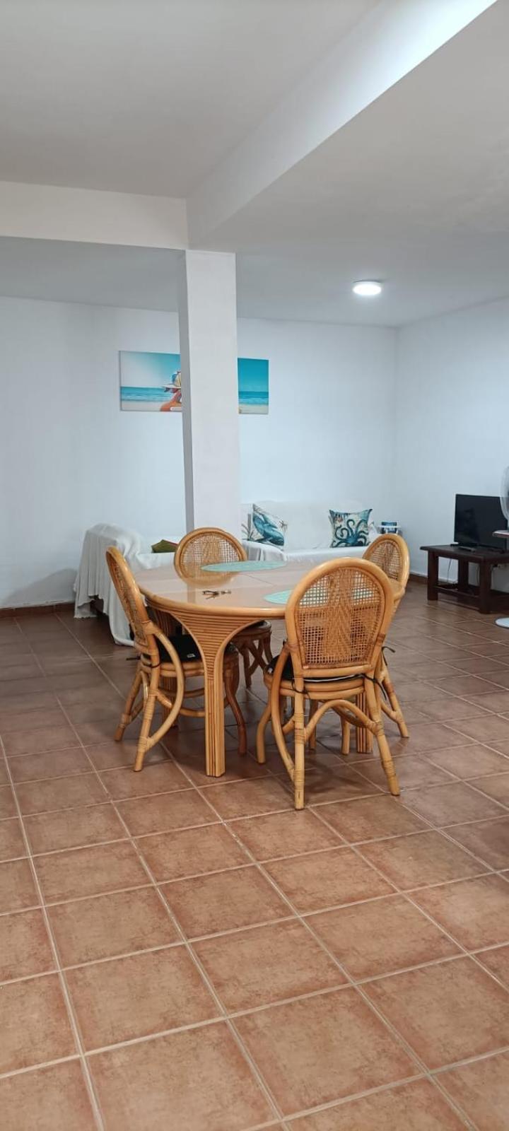 Habitacion Matrimonial En Un Bajo Bano Compartido Areas Compartidas Abades  Kültér fotó