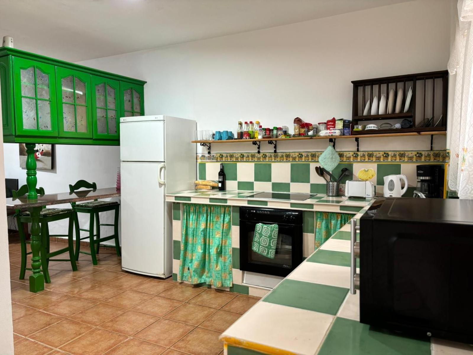 Habitacion Matrimonial En Un Bajo Bano Compartido Areas Compartidas Abades  Kültér fotó