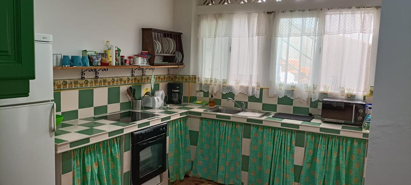 Habitacion Matrimonial En Un Bajo Bano Compartido Areas Compartidas Abades  Kültér fotó