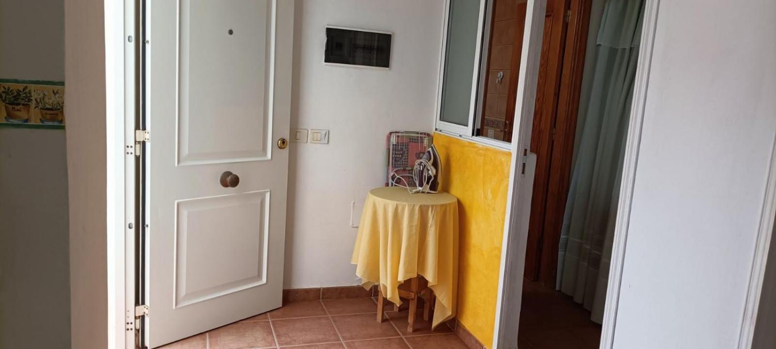 Habitacion Matrimonial En Un Bajo Bano Compartido Areas Compartidas Abades  Kültér fotó