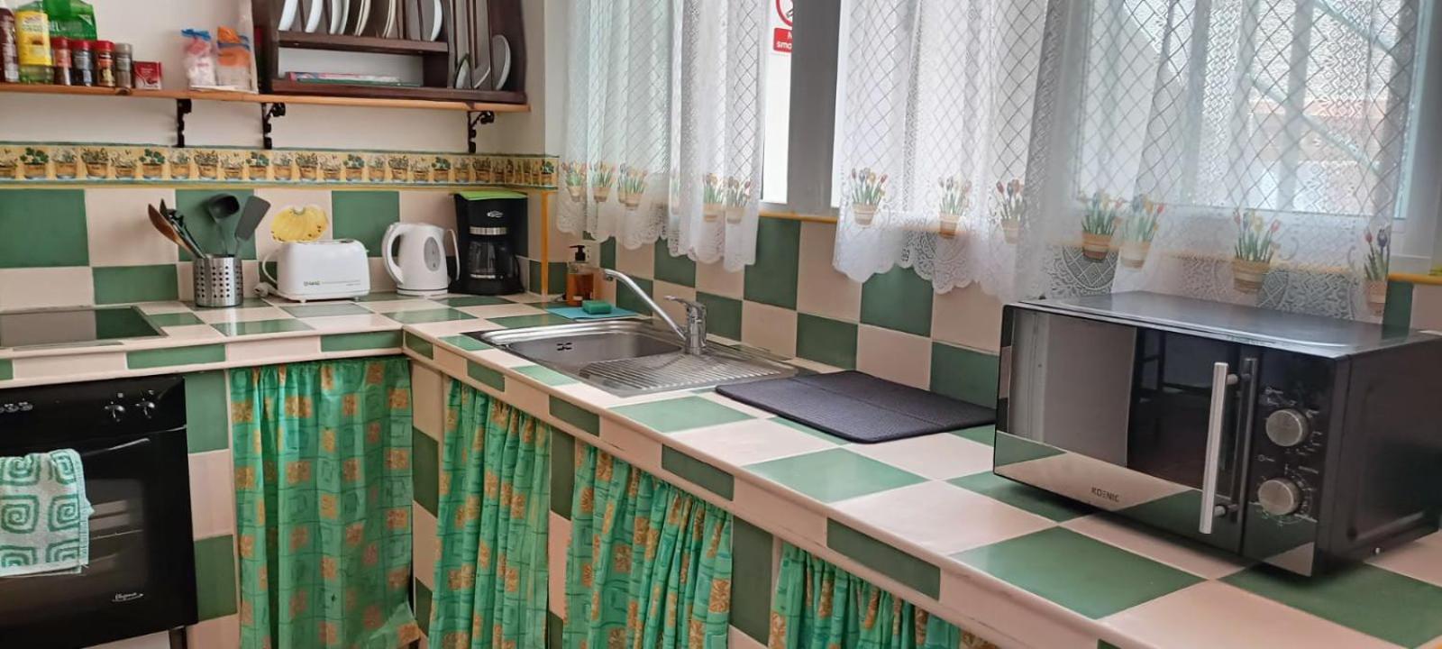 Habitacion Matrimonial En Un Bajo Bano Compartido Areas Compartidas Abades  Kültér fotó